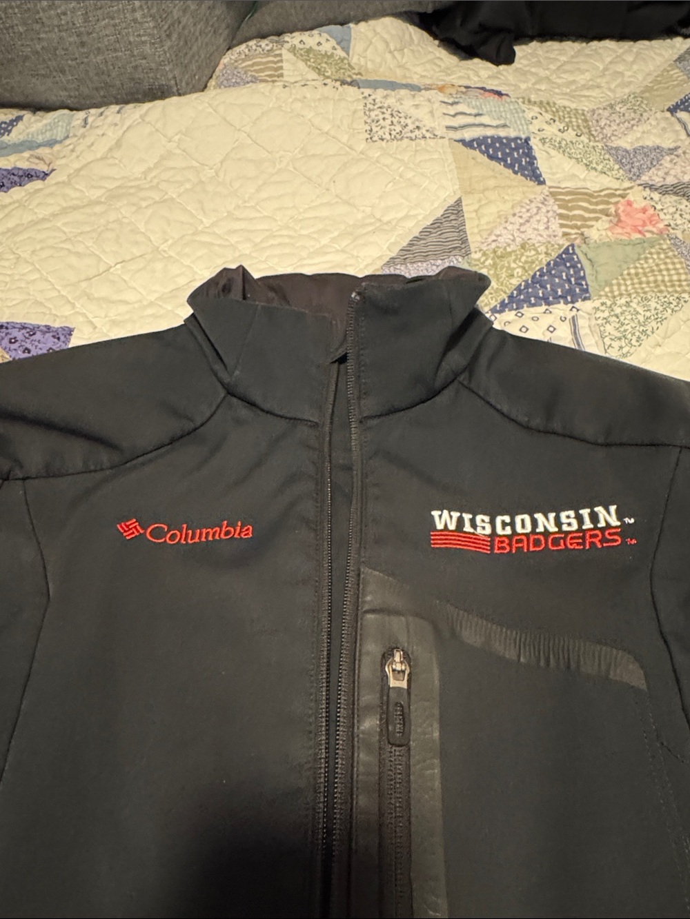 Wisconsin Badgers Columbia Black Softshell Jacket with Omni-heat Small - Picture 3 of 5